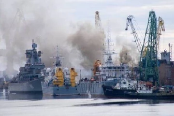 திடீரென தீப்பற்றி எரிந்த ரஷ்யாவின் அணுசக்தி கப்பல்!