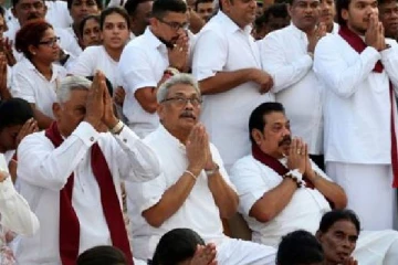 கண்ட கண்ட இடங்களில் அரசை விமர்சிக்காதீர்! - பங்காளிகளிடம் பீரிஸ் வேண்டுகோள்