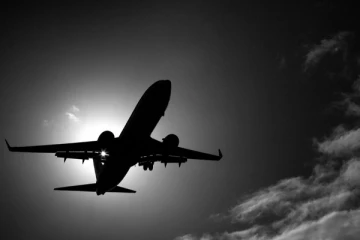 திடீரென தரையில் விழுந்து நொறுங்கிய விமானம் : செய்திகளின் தொகுப்பு