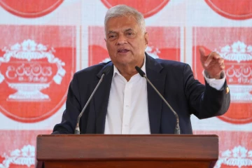 ஜனாதிபதித் தேர்தலில் களமிறங்கவுள்ளேன்: அரசியல் மேடையில் ரணில் சுட்டிக்காட்டு