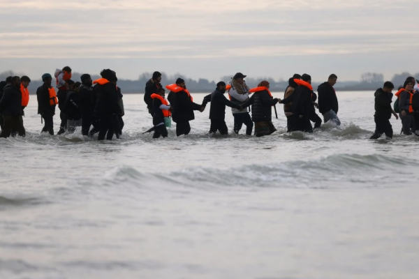 பிரித்தானியாவின் புகலிடக்கொள்கையால் வன்முறையும் உயிரிழப்பும் அதிகரிப்பு: மனித உரிமைகள் அமைப்பின் அறிக்கை | Uk Asylum Policy Cause More Violence And Deaths