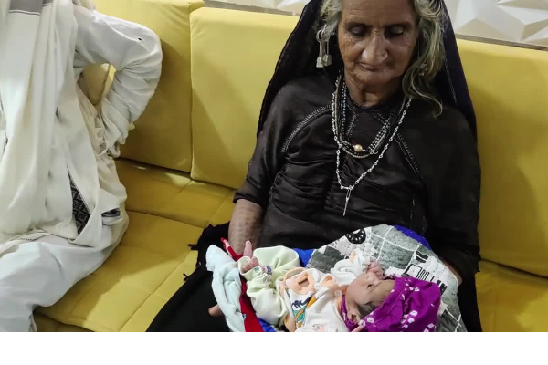 70 வயதில் குழந்தை பெற்றெடுத்த மூதாட்டி!!! வைரல் புகைப்படங்கள் | 70 Year Old Woman Gives Birth To A Child