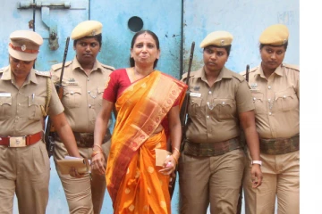 என் மகள் நளினிக்கு ஒரு மாதம் பரோல் வழங்க வேண்டும்! தாயார் உயர்நீதிமன்றத்தில் மனு