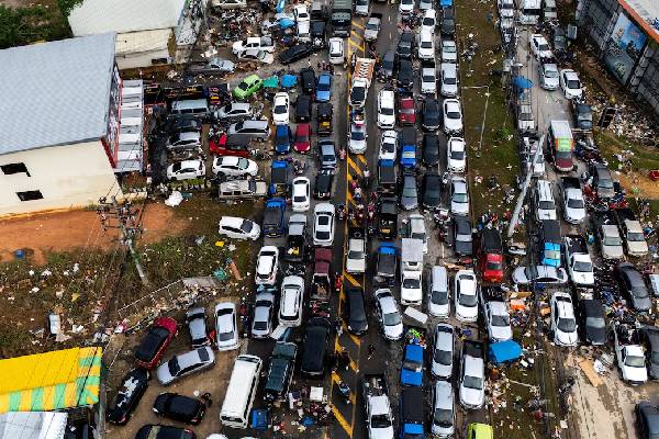 இலங்கை உட்பட பெருவெள்ளத்தில் சிக்கியுள்ள தென்கிழக்கு ஆசியா... 321 கடந்த இறப்பு எண்ணிக்கை | Southeast Asia Flood Deaths Reach 321 இலங்கை உட்பட பெருவெள்ளத்தில் சிக்கியுள்ள தென்கிழக்கு ஆசியா... 321 கடந்த இறப்பு எண்ணிக்கை | Southeast Asia Flood Deaths Reach 321
