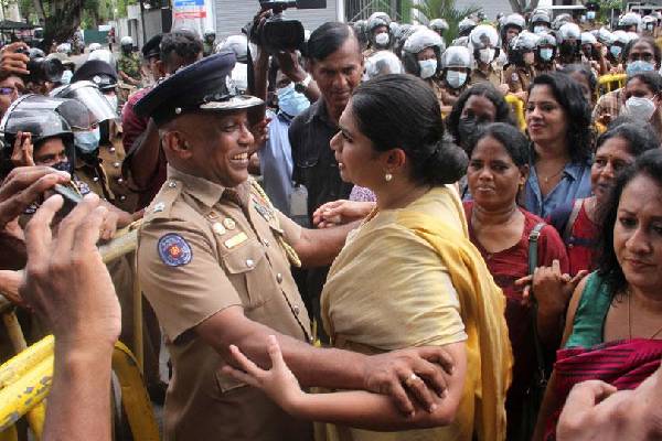 கொழும்பில் துஷ்பிரயோகத்திற்கு உள்ளானதாக ஹிருணிகா குற்றச்சாட்டு | Hirunika Complains Of Abuse