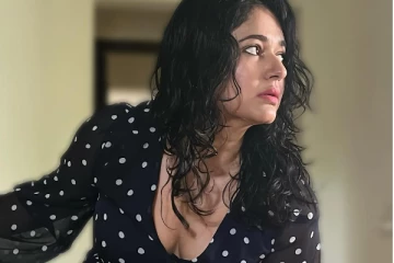 பூனம் பஜ்வா தாறுமாறு கவர்ச்சி காட்டி இருக்கும் புகைப்படங்கள்