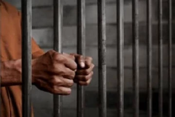 கன்னத்தில் அறைந்த இந்தியர்...சிறையில் அடைத்த அரசு