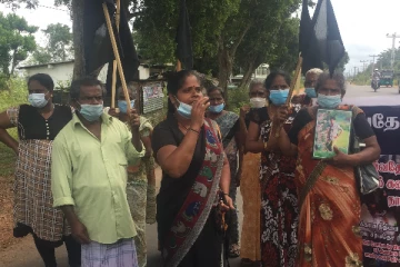 ஜனாதிபதிக்கு எதிர்ப்பு தெரிவித்து பாரிய போராட்டம்: சம்பவ இடத்தில் பொலிஸார் குவிப்பு (Video)