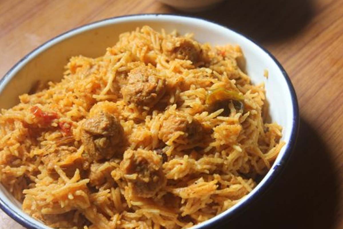 புரட்டாசி மாதத்தில் அசைவம் சாப்பிடாமல் இருக்கீங்களா? மட்டன் சுவையில் மீல் மேக்கர் பிரியாணி | How To Prepare Soya Chunks Biriyani At Home புரட்டாசி மாதத்தில் அசைவம் சாப்பிடாமல் இருக்கீங்களா? மட்டன் சுவையில் மீல் மேக்கர் பிரியாணி | How To Prepare Soya Chunks Biriyani At Home
