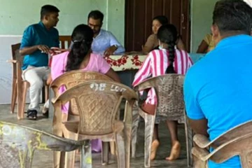 யுத்தத்தில் தாயையும் பின்னர் தந்தையையும் இழந்த சிறுமிகளுக்கு அரச அதிகாரிகளால் நேர்ந்த கதி (Photos)