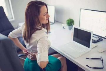 கொரோனா ஊரடங்கில் வீட்டில் இருந்து வேலை செய்பவர்களுக்கு வரும் முதுகுவலியை தவிர்ப்பது எப்படி?