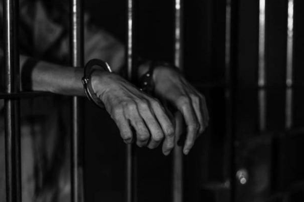 கணவனை காண சிறைக்கு சென்ற மனைவிக்கு நேர்ந்த கதி! | Wife Went To Jail To See Her Husband Arrest Herion