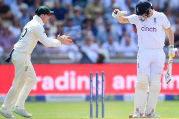 தனக்கே தெரியாமல் தாமதமாக போல்டான வீரர்! ஆஷஸ் டெஸ்டின் சுவாரசிய வீடியோ