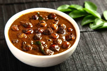 எட்டு ஊருக்கு கம கமவென மணக்கும் வத்த குழம்பு: இதையும் கொஞ்சம் சேர்த்து செய்தால் சுவையோ பிரமாதம்!