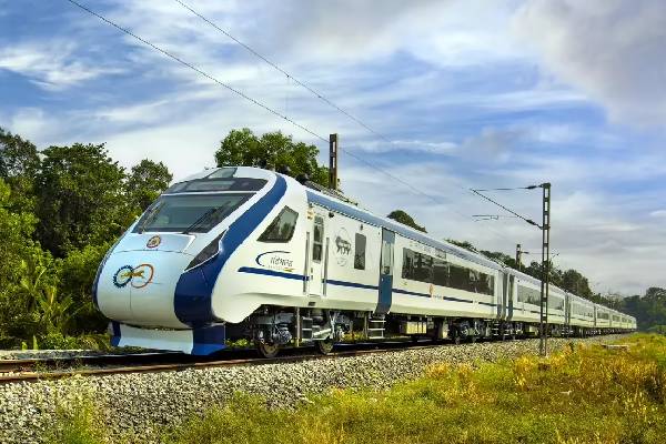 5-ஸ்டார் ஹோட்டல் வசதியில் வந்தே பாரத் ஸ்லீப்பர் ரயில் - முழு விவரம்! | Vande Bharat Sleeper Train To Launch Details