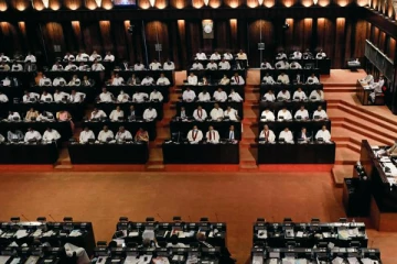 நாடாளுமன்றத்தில் ஆபத்தை ஏற்படுத்தும் வகையில் செயற்பட்ட ஊழியர்