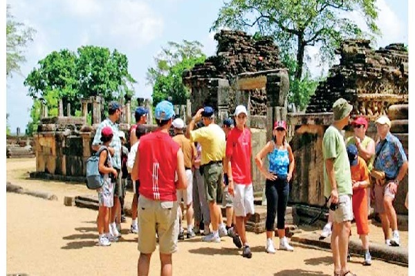 கொழும்பு துறைமுகத்தை வந்தடைந்த மற்றுமொரு சொகுசுக் கப்பல் | Pacific World Luxury Cruise Ship Arrived Colombo