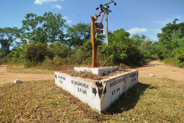 நிமல் சிறிபால டி சில்வாவின் சகோதரிக்கு வவுனியாவில் 25 ஏக்கர் காணி : அம்பலப்படுத்திய தமிழ் எம்.பி | 25 Acres Land Vavuniya Given Nimal Siripa Sister நிமல் சிறிபால டி சில்வாவின் சகோதரிக்கு வவுனியாவில் 25 ஏக்கர் காணி : அம்பலப்படுத்திய தமிழ் எம்.பி | 25 Acres Land Vavuniya Given Nimal Siripa Sister