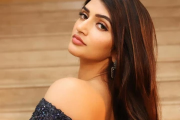 கடற்கரையில் கவர்ச்சி புயலாக மாறிய 23 வயது ஸ்ரீலீலா.. வர்ணிக்கும் இளசுகள்!!