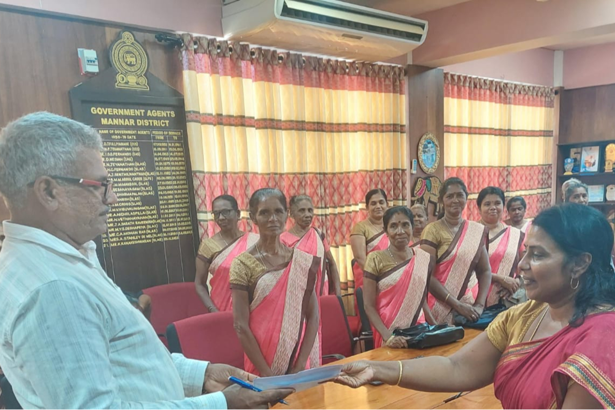 மன்னார் கிராம மக்கள் குடிநீர் இணைப்பு வழங்க கோரி மனு கையளிப்பு