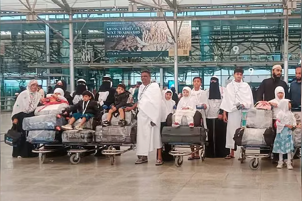 ஒரே குடும்பத்தில் 18 பேர் உயிரிழப்பு - நெஞ்சை உலுக்கிய சம்பவம்! | Saudi Bus Crash 18 Members Hyderabad Family Died