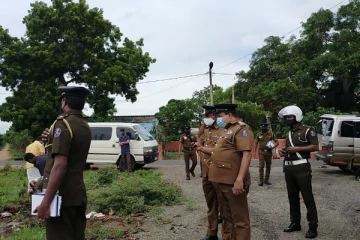 கிளிநொச்சியில்  பொலிஸார் மீது வாள்வெட்டு!