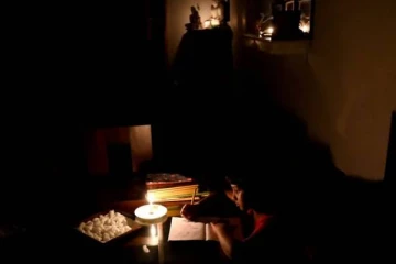 விரைவில் இருளில் முழ்க உள்ள இலங்கை!