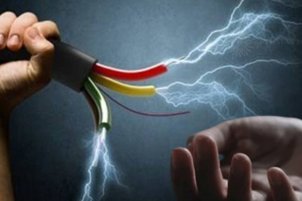 யாழில் மின்சாரம் தாக்கி 17 வயது சிறுவன் உயிரிழப்பு | 17 Year Old Boy Dies Being Electrocuted In Jaffna