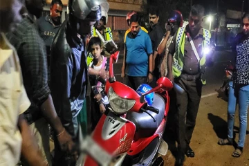 வவுனியாவில் மோட்டர் சைக்கிளை மோதி விட்டு தப்பிச் சென்ற கார் ; இருவர் காயம்