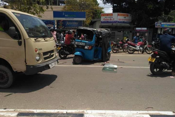வீதியோரத்தில் நிற்பது கூட ஆபத்தா? கிளிநொச்சியில் விபரீதம்!(Photos) | Is It Even Dangerous Side Of The Road