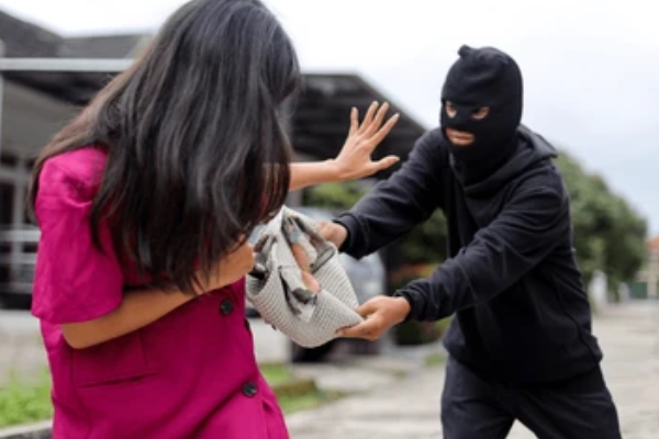 யாழ்ப்பாணத்தில் நபர் ஒருவர் தொடர்பில் விடுக்கபட்ட எச்சரிக்கை! | Warning Road Robbery Issued Regarding Man Jaffna