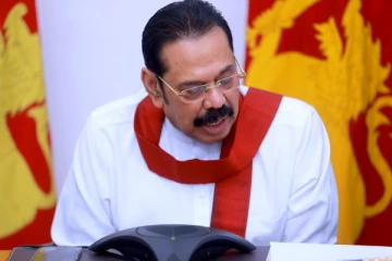 யாருக்கும் அடி பணிந்து பதவியிலிருந்து விலகமாட்டேன்! மகிந்த திட்டவட்டம்