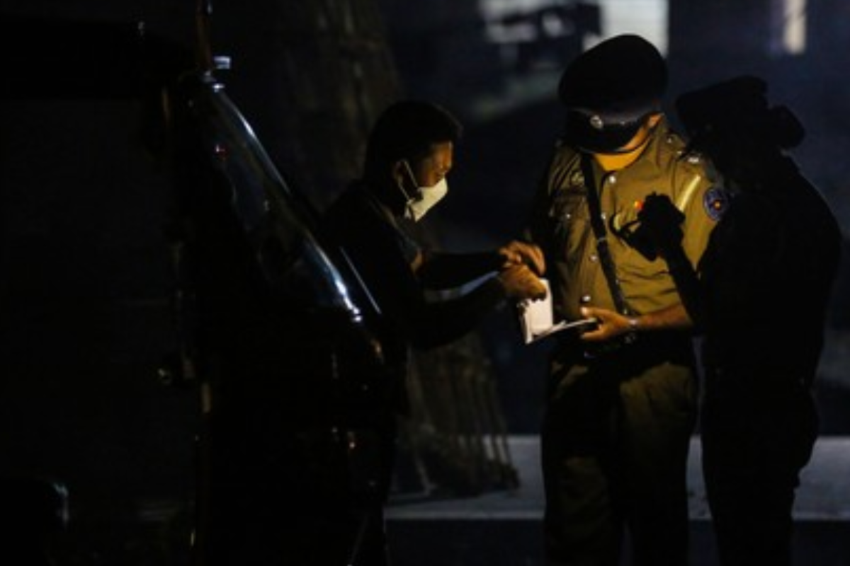 மட்டக்களப்பில் சினிமா பாணியில் அதிர்ச்சி சம்பவம் - 16 வயது சிறுவனை பலிகொடுக்க முயன்ற 9 பேர் விளக்கமறியலில்! | Officers Arrested For Treasure Digging Kathankudi