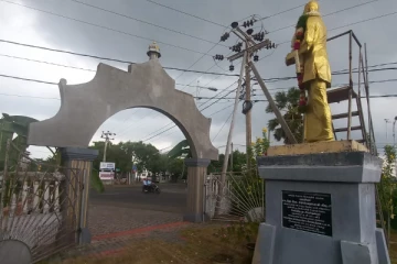 யாழில் தந்தை செல்வாவையும் விட்டுவைக்காத திருடர்கள்!