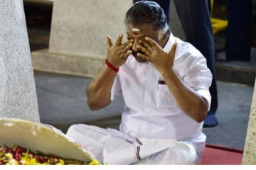 கரை வேட்டி - இரட்டை இலை இல்லை..! நீதிமன்ற தீர்ப்பு - கேள்விக்குறியான ஓபிஎஸ் எதிர்காலம்..!