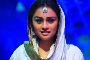 சூப்பர் சிங்கர் பிரகதியா இது? நண்பர்களுடன் இரவு பார்ட்டி புகைப்படம்.