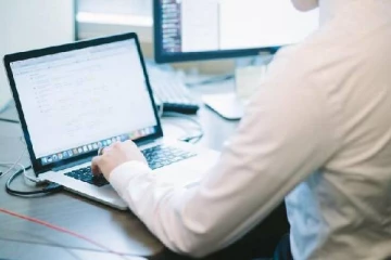 கம்பெனிக்காக தான் இந்த உடம்பு..லீவே எடுக்காத சின்சியர் ஊழியர் - CEO சொன்ன அந்த வார்த்தை!