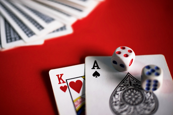 மூடிய கராஜ்ஜில் சூதாட்ட நிலையம்; முற்றுகையிட்ட பொலிஸார் | Casino Police Are Under Siege
