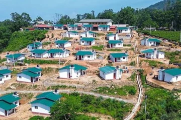 නායයෑමෙන් නිවාස අහිමි වූ පවුල් 50කට ‘නවෝදයාගම’ නිවාස අද ජනතා අයිතියට
