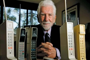 கடும் மனவேதனையில் செல்போனை கண்டுபிடித்தவர்! வெளியிட்ட காரணம்