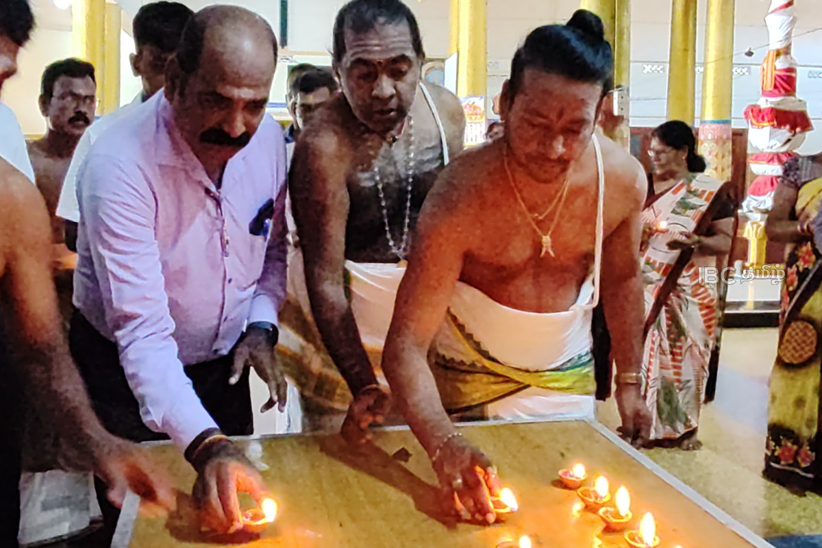 யாழ்ப்பாணத்திலிருந்து முள்ளிவாய்க்கால் சென்ற யாழ்.பல்கலை மாணவர்கள் | Jaffna University Students Going To Mullivaikkal