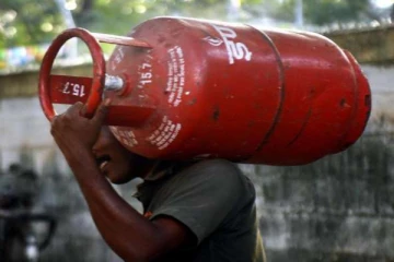 இலங்கை மக்களுக்கு  முதல் தடவையாக இந்தியாவின் எரிவாயு! ஆறு வாரங்களுக்கு எரிவாயு தட்டுப்பாடு
