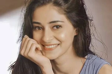 மது போதையில் நிக்கக் கூட முடியல! என்னம்ம அனன்யா ஆடையும் சரியில்ல நீயுடம் சரியில்ல..