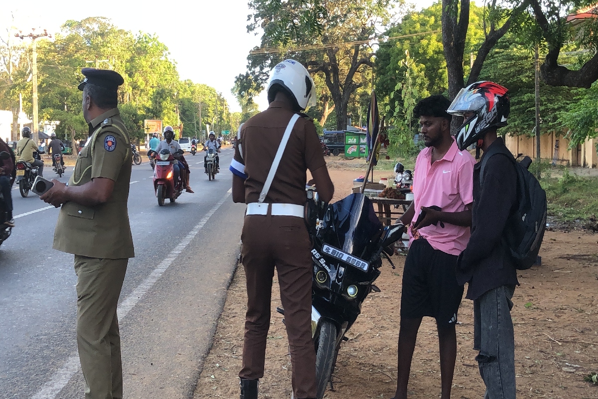 கிளிநொச்சியில் காவல்துறை அதிரடி : 12 அதிவேக மோட்டார் சைக்கிள்கள் பறிமுதல்! | Police Seize Speed Motorcycles In Kilinochchi