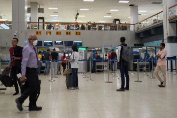 கட்டுநாயக்க விமான நிலையத்தில் பரபரப்பு: வெளிநாடு செல்ல முயற்சித்த நபர் கைது..!