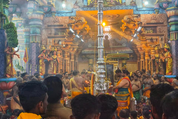 யாழ் - நயினை நாகபூசணி அம்மன் ஆலயத்தில் அலைகடலென திரண்ட பக்தர்கள்!(Photos) | Devotees Gathered At Naina Nagabhusani Amman