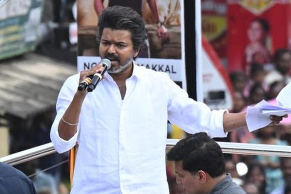 நல்லது சொல்ல கூட இருங்க.. தவறா சொல்லி ஏத்திவிட வேண்டாம்.. கரூர் துயர சம்பவம் குறித்து இயக்குநர் சேரன் பதிவு | Cheran Talk About Tvk Vijay Meeting Karur People