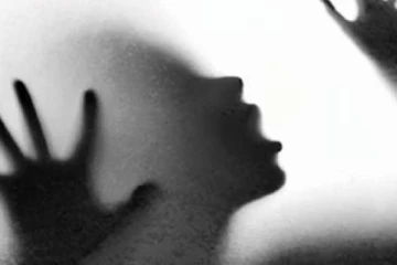 மனைவியின் சம்மதமின்றி 'இயற்கைக்கு மாறான உடலுறவு' குற்றமில்லை - உயர்நீதிமன்றம்