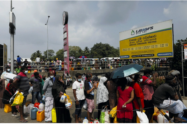 யாழில் எரிபொருள் அட்டையை பெற காத்திருந்தவருக்கு ஏற்பட்ட சோகம் | Death To The One Waiting To Get The Fuel Card