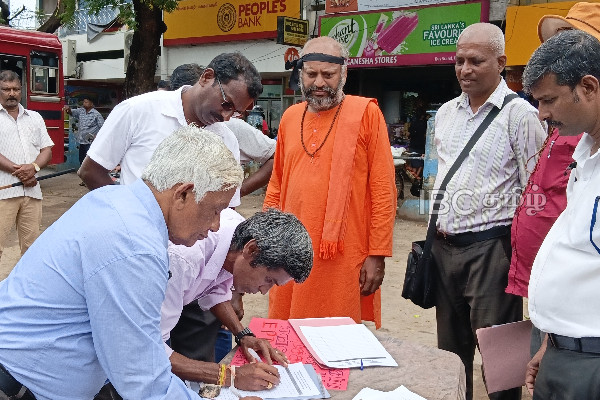 புதுசும் வேண்டாம் பழசும் வேண்டாம்! அரசின் திட்டத்திற்கு எதிராக கையெழுத்து போராட்டம் | Protest Against The Anti Terrorism Law புதுசும் வேண்டாம் பழசும் வேண்டாம்! அரசின் திட்டத்திற்கு எதிராக கையெழுத்து போராட்டம் | Protest Against The Anti Terrorism Law